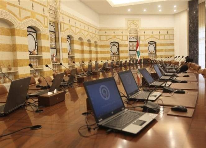 ملف رواتب موظفي القطاع العام والخاص على طاولة مجلس الوزراء اليوم
