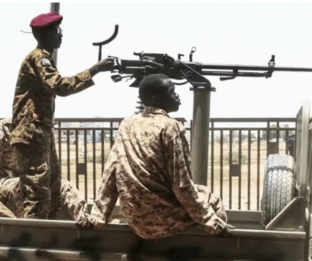 المعارك تدخل يومها الثالث في السودان.. وأنباء متضاربة حول القصر الجمهوري!