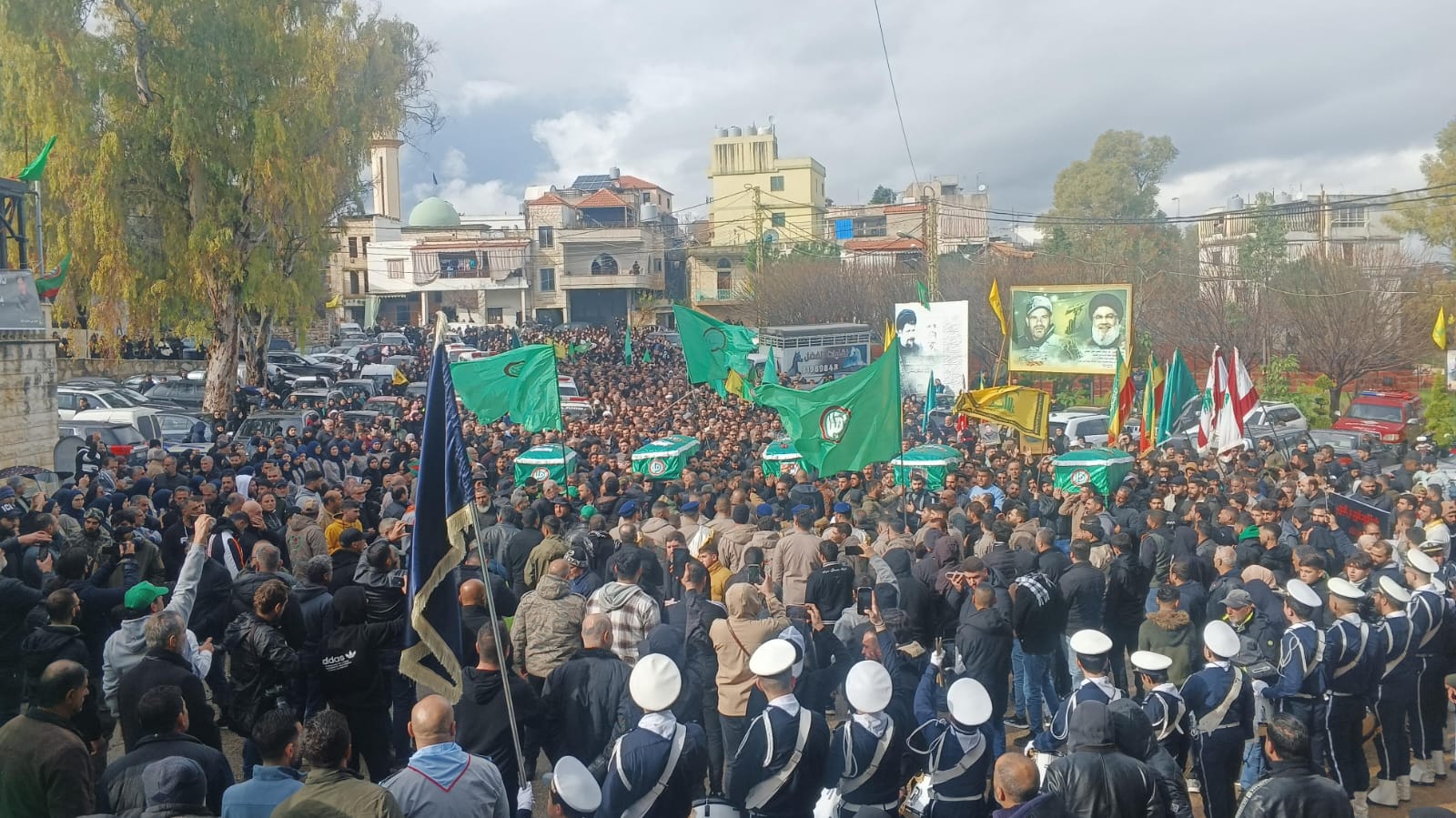 تشييع حركي حاشد لشهداء عائلة الشهيد حسين برجاوي في النبطية الفوقا .