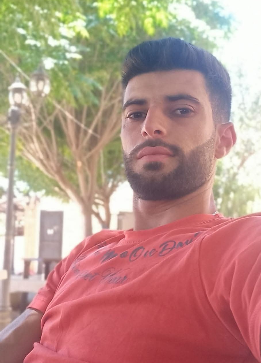من هو المستهدف في غارة بيت ليف ؟