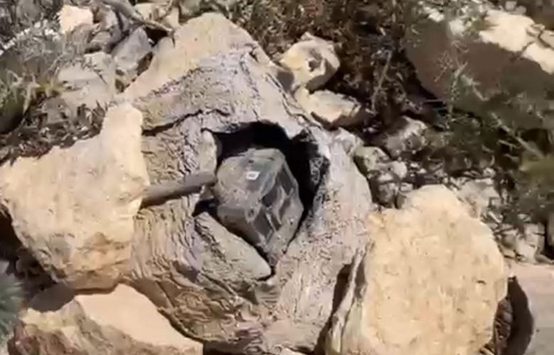 بالصور : جهاز تجسس مموه مزود ب آلة تصوير في يارون ..الجيش عمل على تفكيكه
