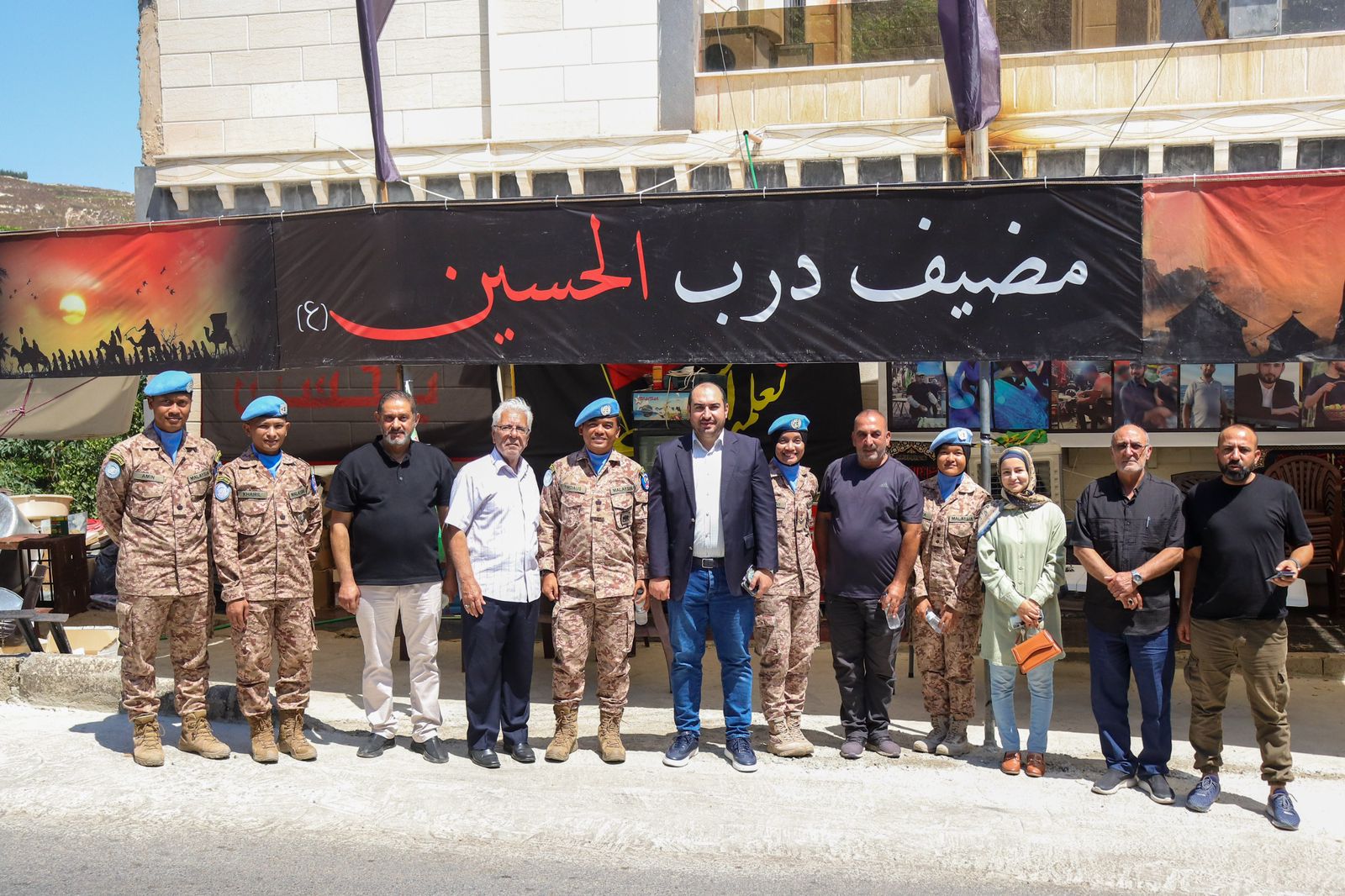 بالصور : بلدية ارزون تستضيف قائد القوات الماليزية في مضيف درب الحسين (ع)