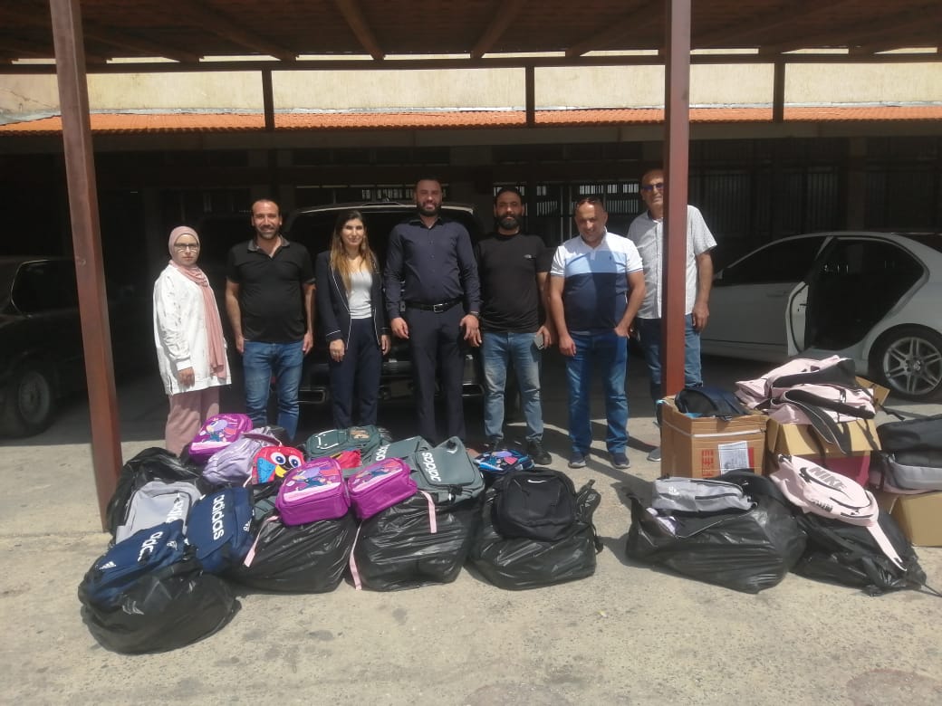 حركة أمل وزعت حصصا مدرسية للطلاب في متوسطة برج قلاويه الرسمية