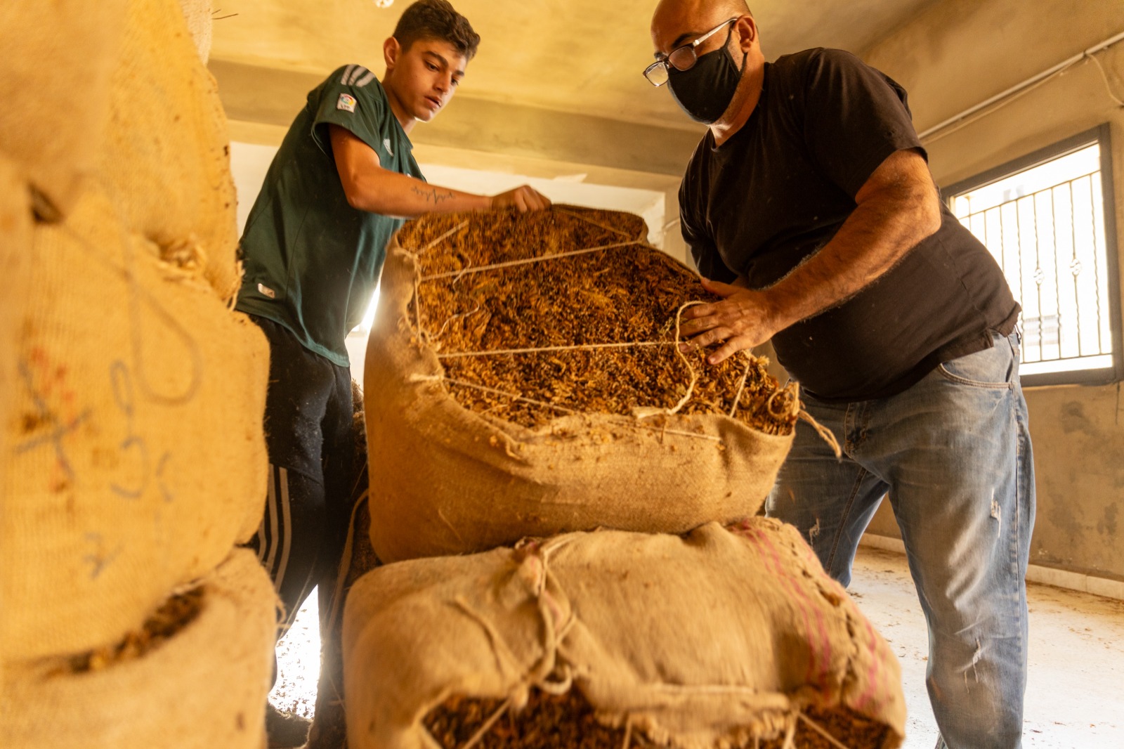 النائب أشرف بيضون تَفقّدَ شراء التبغ في الجنوب
