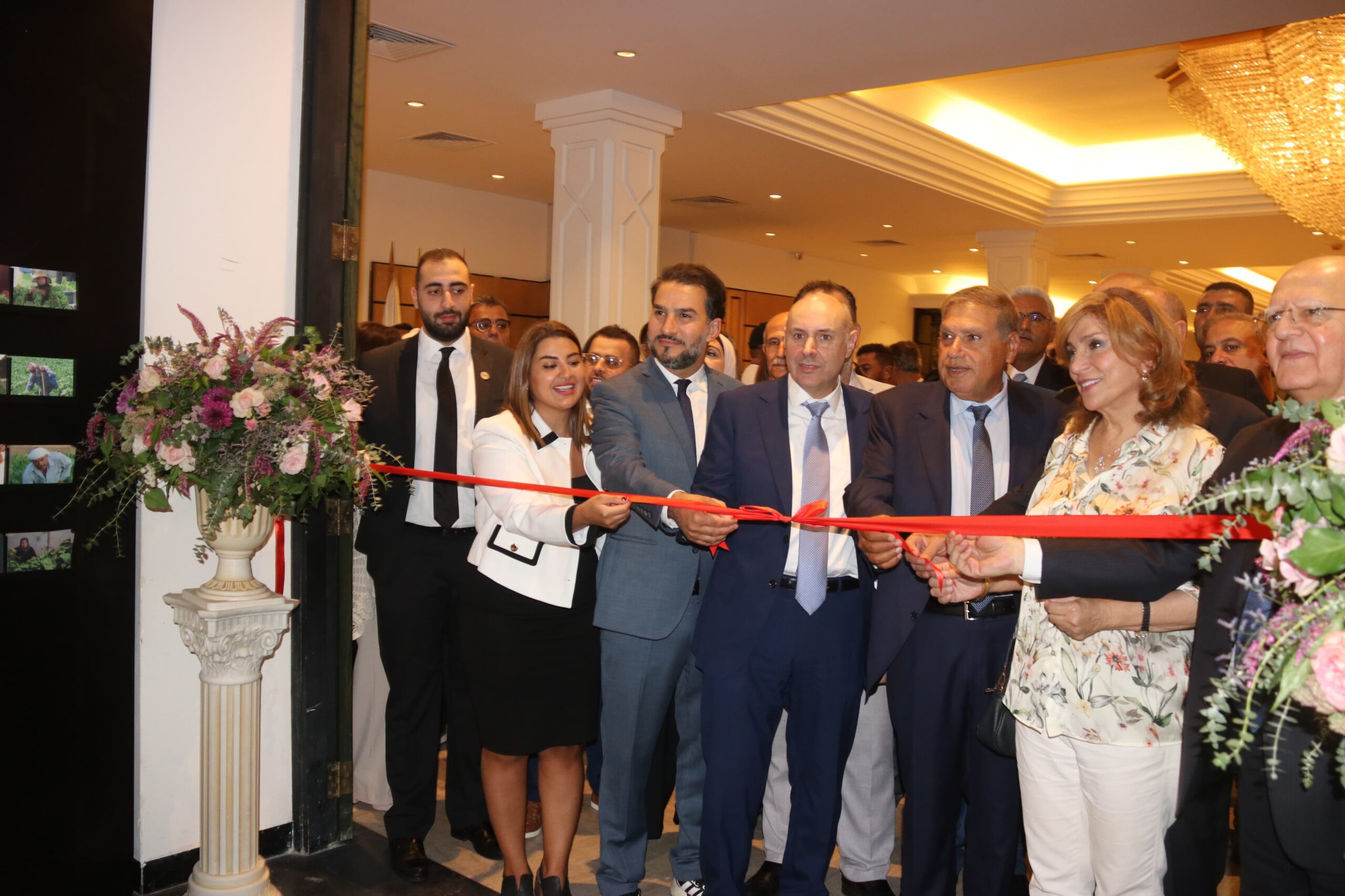 معراوي ممثلاً جابر في افتتاح معرض 