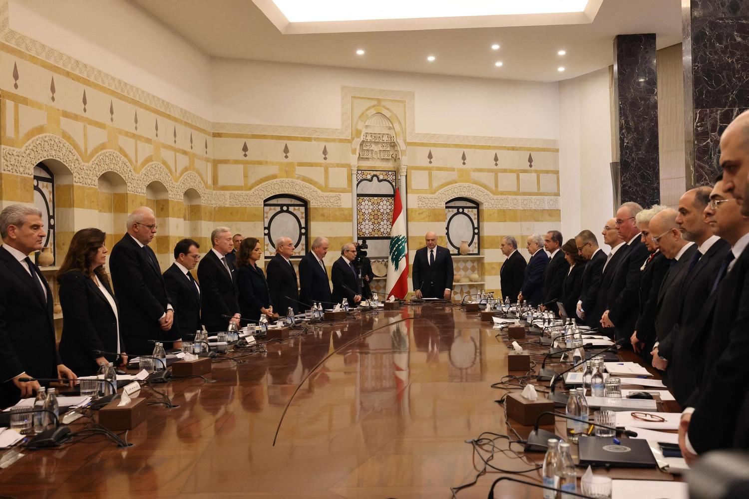 جلسة الحكومة اللبنانية على وقع التصعيد الإسرائيلي… الحزب يترقب خطة الجيش حول السلاح
