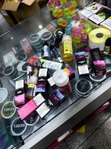 “الريجي” تضبط مصنوعات تبغية مهرّبة ومزورة في الغبيري والدورة وسد البوشرية وعين الرمانة